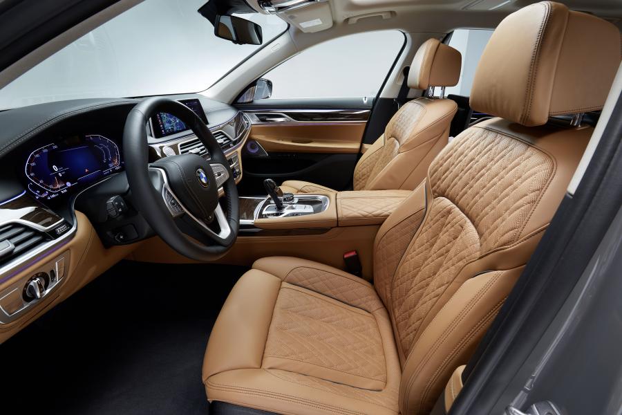 Интерьер BMW 750Li xDrive (G12) 2019 года  (WW) (фото 26 из 164)